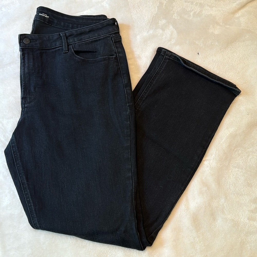 💜 Old Navy Mid Rise Bootcut Black Jeans